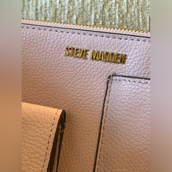 💗👛{Steve Madden} Beautiful Pink Logo Large Wristlet | Clutch Wallet! - Picture 3 of 13